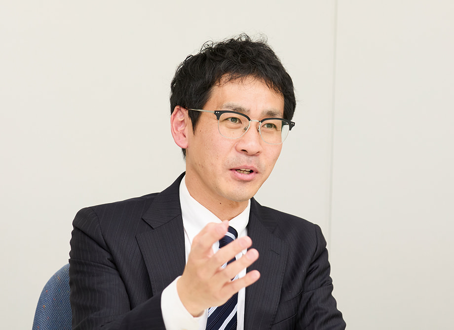 経営管理本部 経理部 経理課長　藤本 敦 様